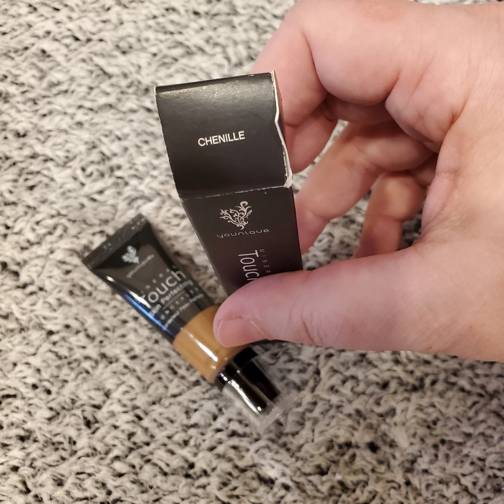 Younique Essential Touch Mineral Skin Perfecting Cream Concealer-Chenille